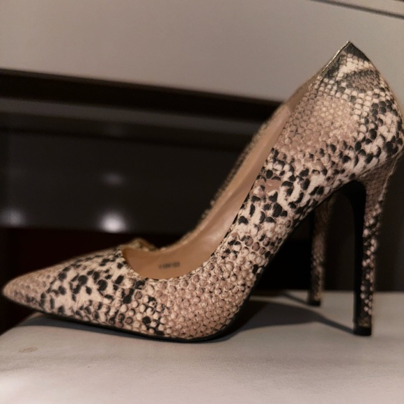 Charlotte Russe Pointy Stiletto Heels Crocodile pattern Only worn once - Picture 1 of 4